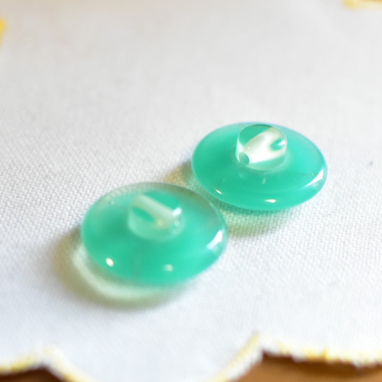 フランスのヴィンテージボタン グリーン 2個セット