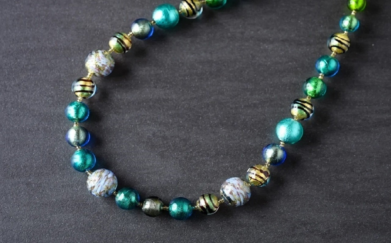 ベネチアンガラスビーズネックレス 付けるベネチア博物館