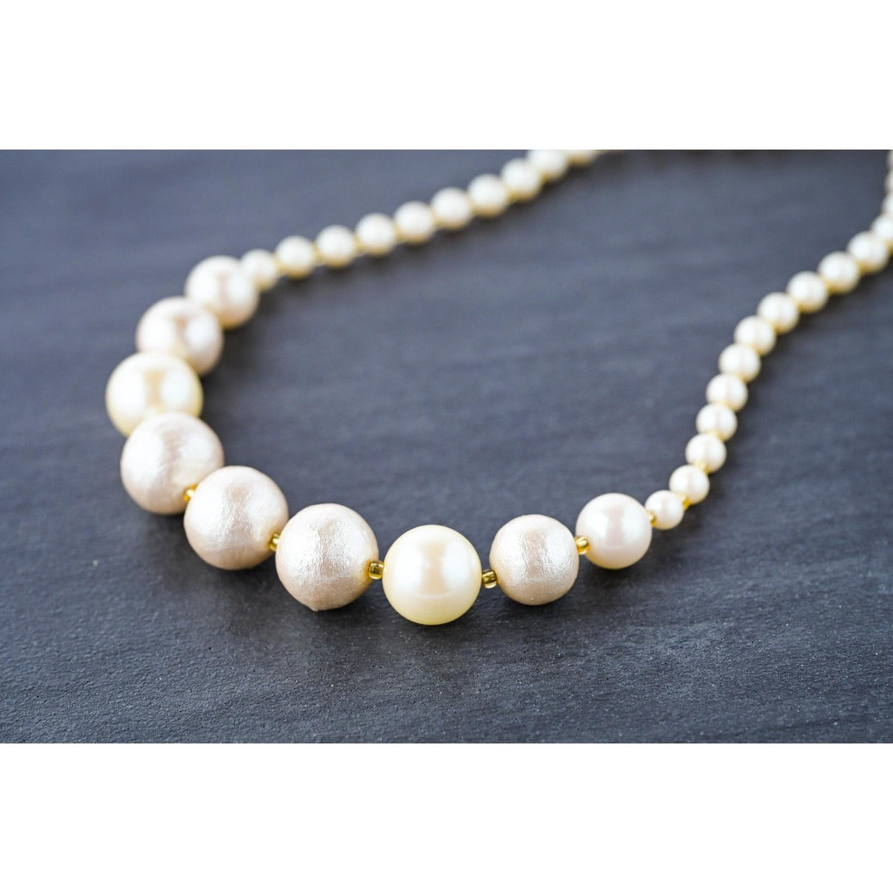 コットンパールとガラスパールのネックレス