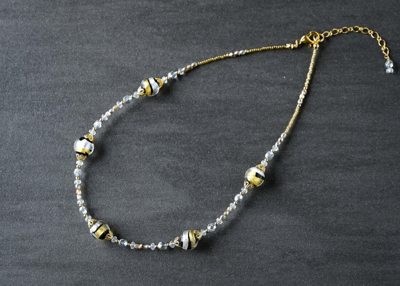 シックなベネチアンガラスのネックレス プレゼント