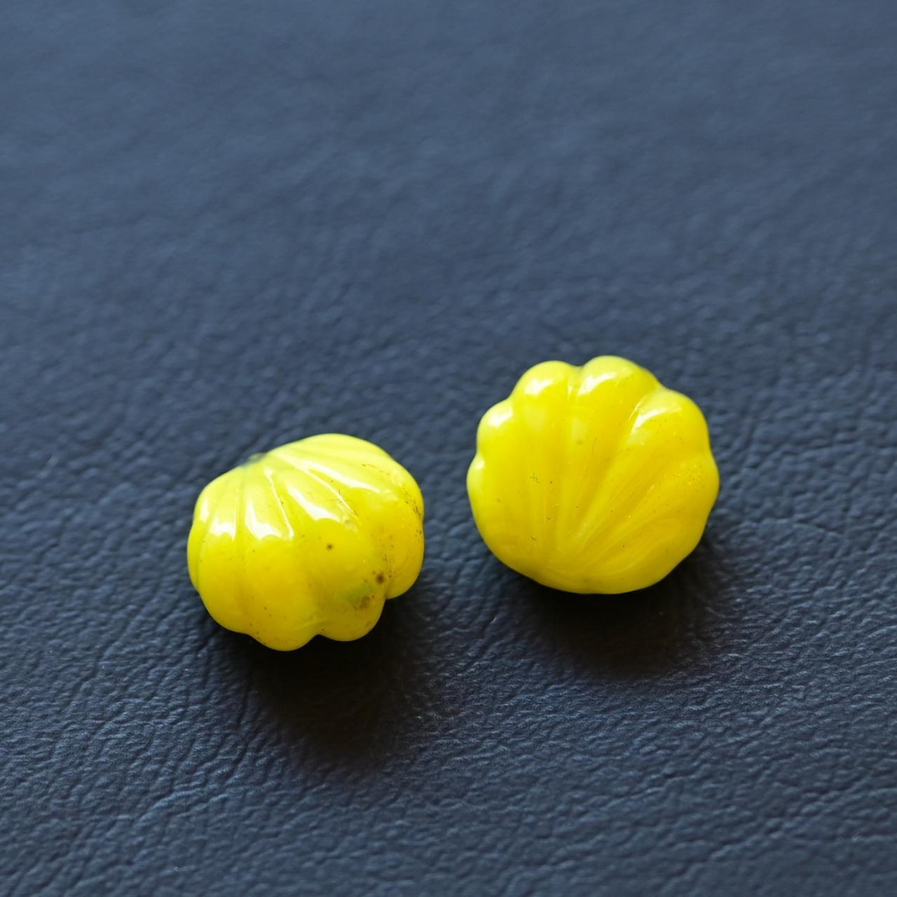 5個セット チェコ ヴィンテージビーズ ランプワークビーズ ホタテの形 ビタミン色 アウトレット