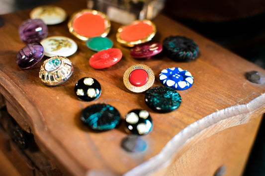 フランスのヴィンテージボタン カフェ メタル