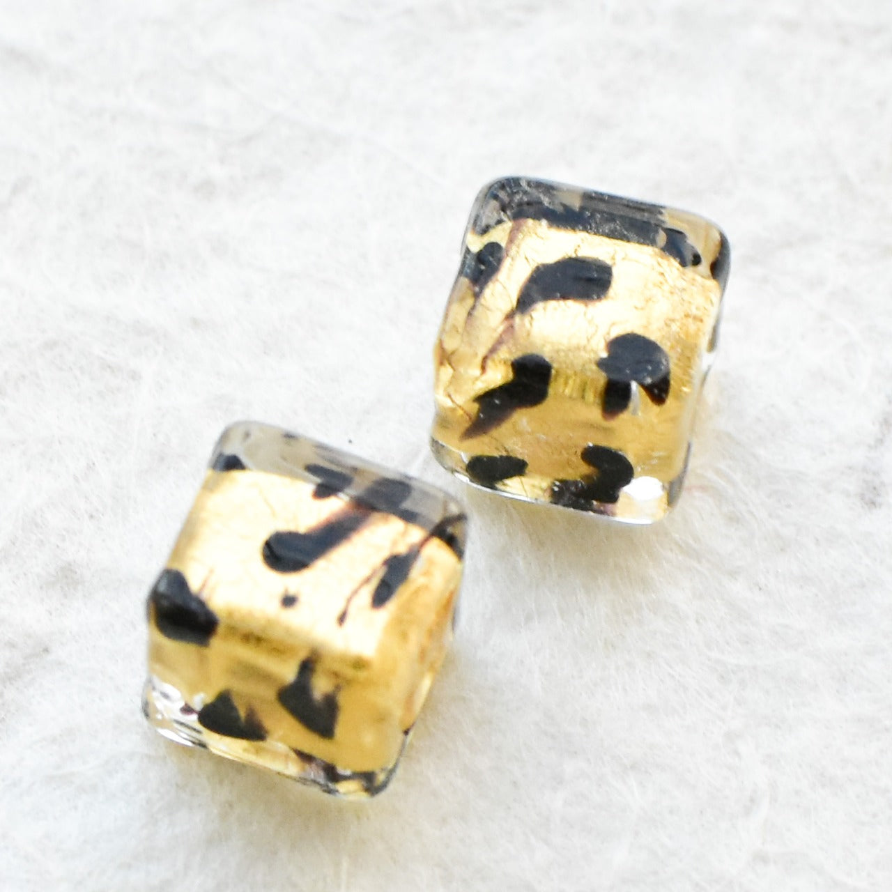 　ベネチアンガラスビーズ　キューブ型　ゴールドドット模様