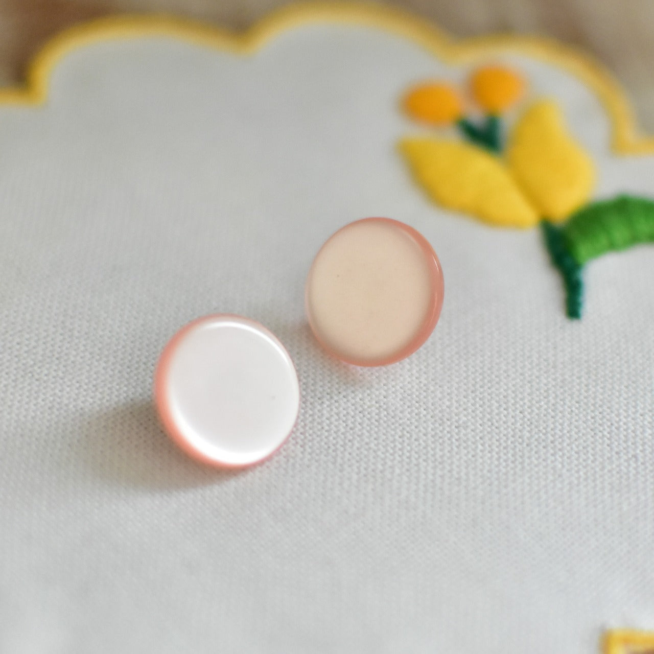 ライトピンク色ボタン　4つセット　ヴィンテージボタン　日本製　