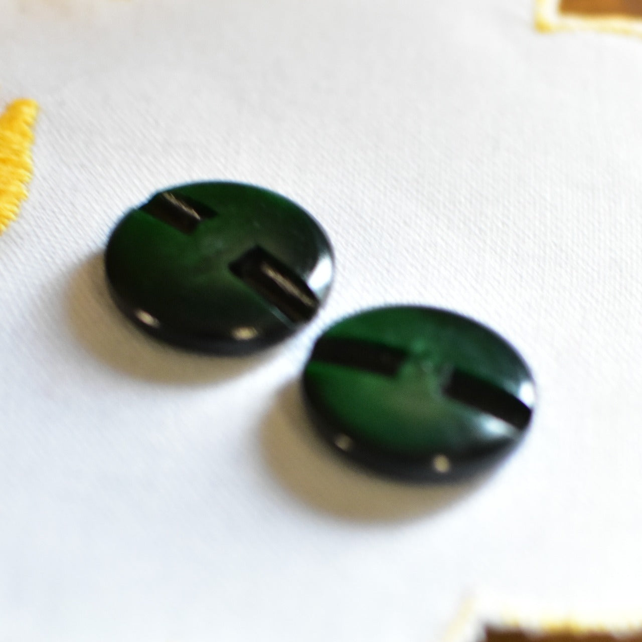 フランスのヴィンテージボタン　ラウンド型　ヴインテージガラス製　