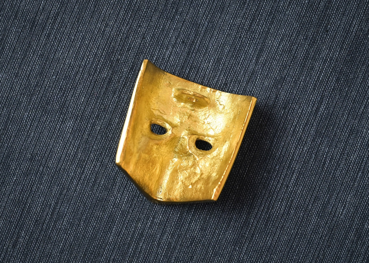 真鍮製　ベネチアンマスクの形の置物　個性的アイテム　レア品