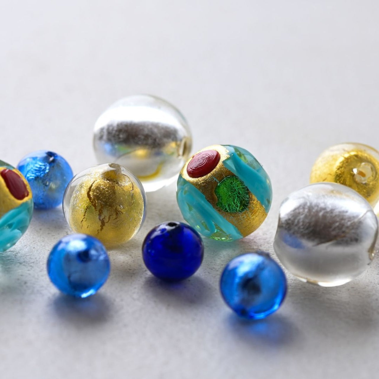 ベネチアンガラスビーズ　12㎜　ゴールド　丸形