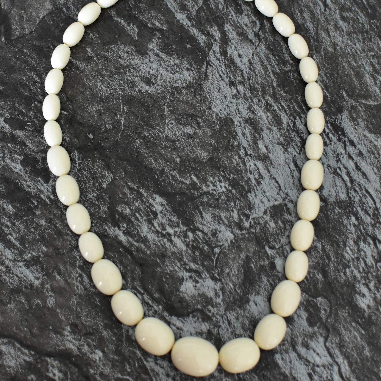 ヴィンテージネックレス　ネジ式留め具　金属アレルギーにおすすめ　送料無料