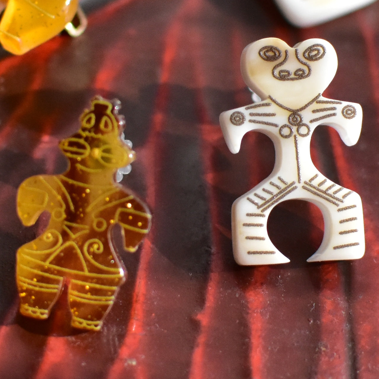 土偶好きな方必見　土偶ブローチ　期間限定販売中　お好きな土偶をお選びください。