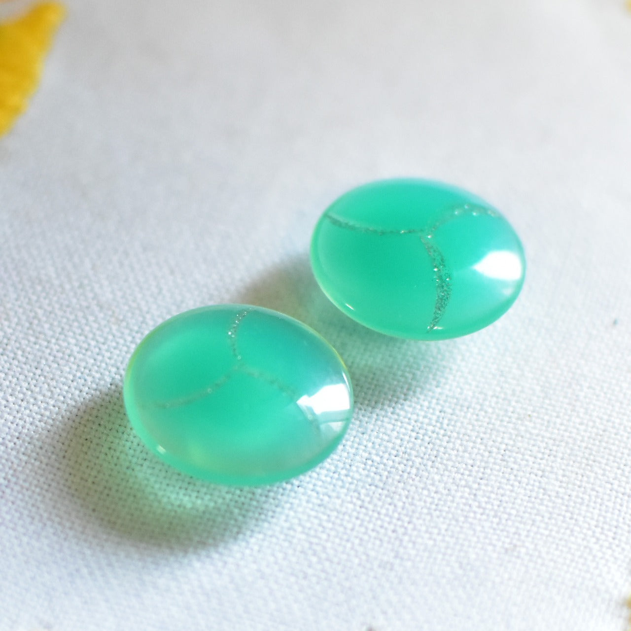 フランスのヴィンテージボタン　グリーン　2個セット