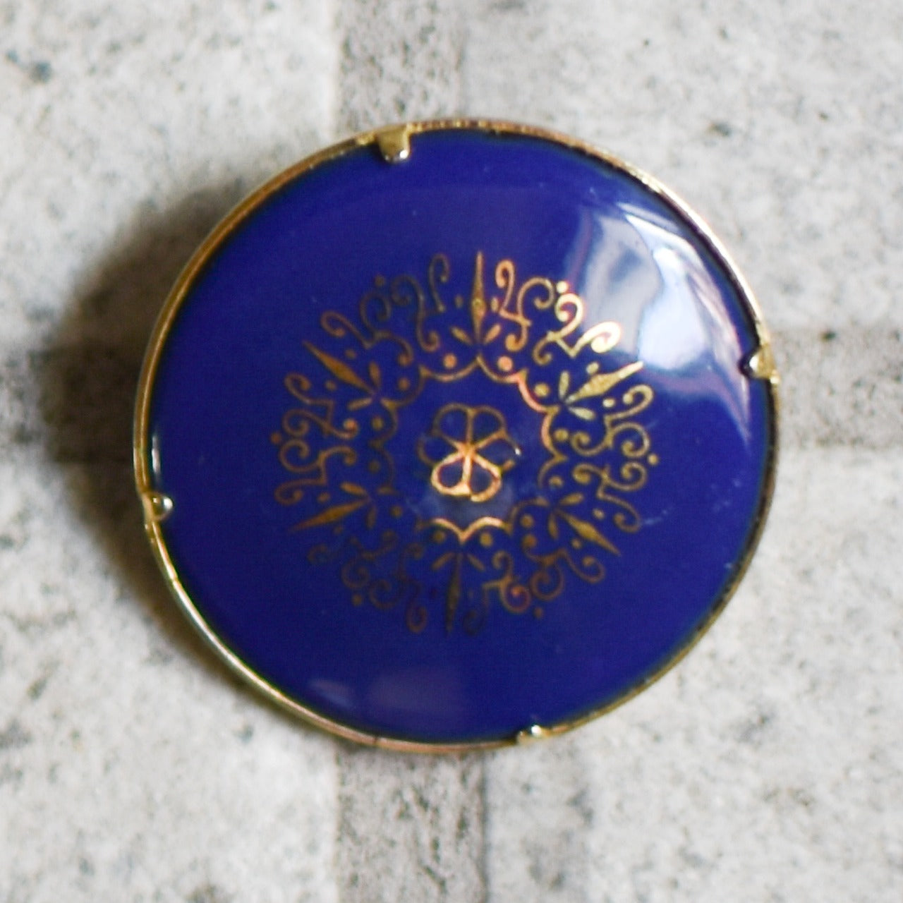 ブルーのブローチ　幾何学模様　青のブローチ　