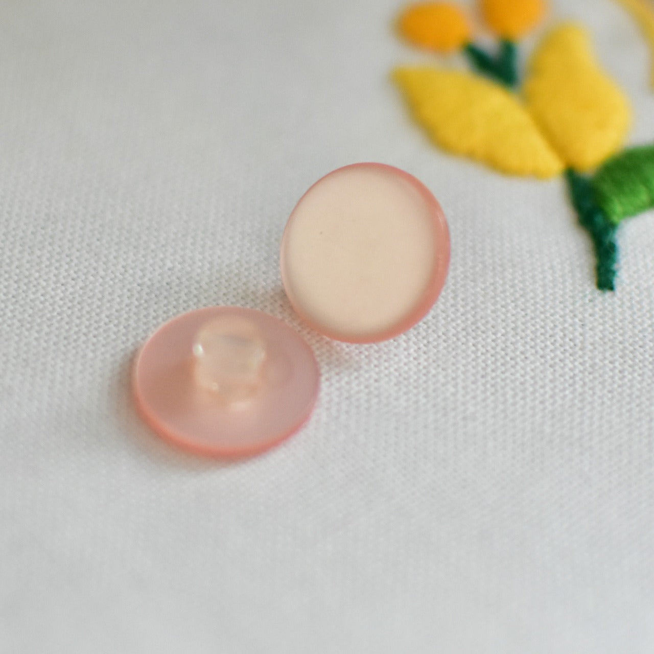 ライトピンク色ボタン　4つセット　ヴィンテージボタン　日本製　