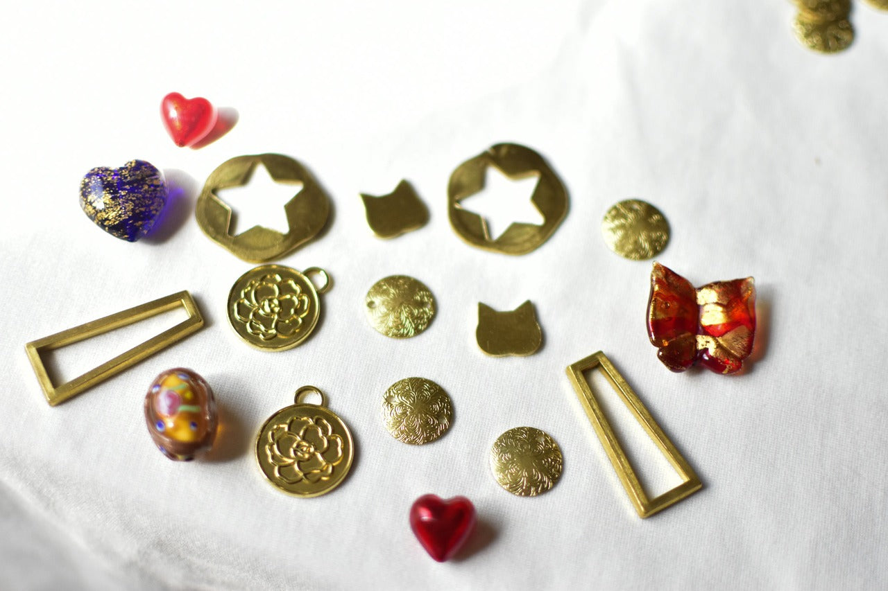 2個セット　真鍮パーツ　ネコの形　