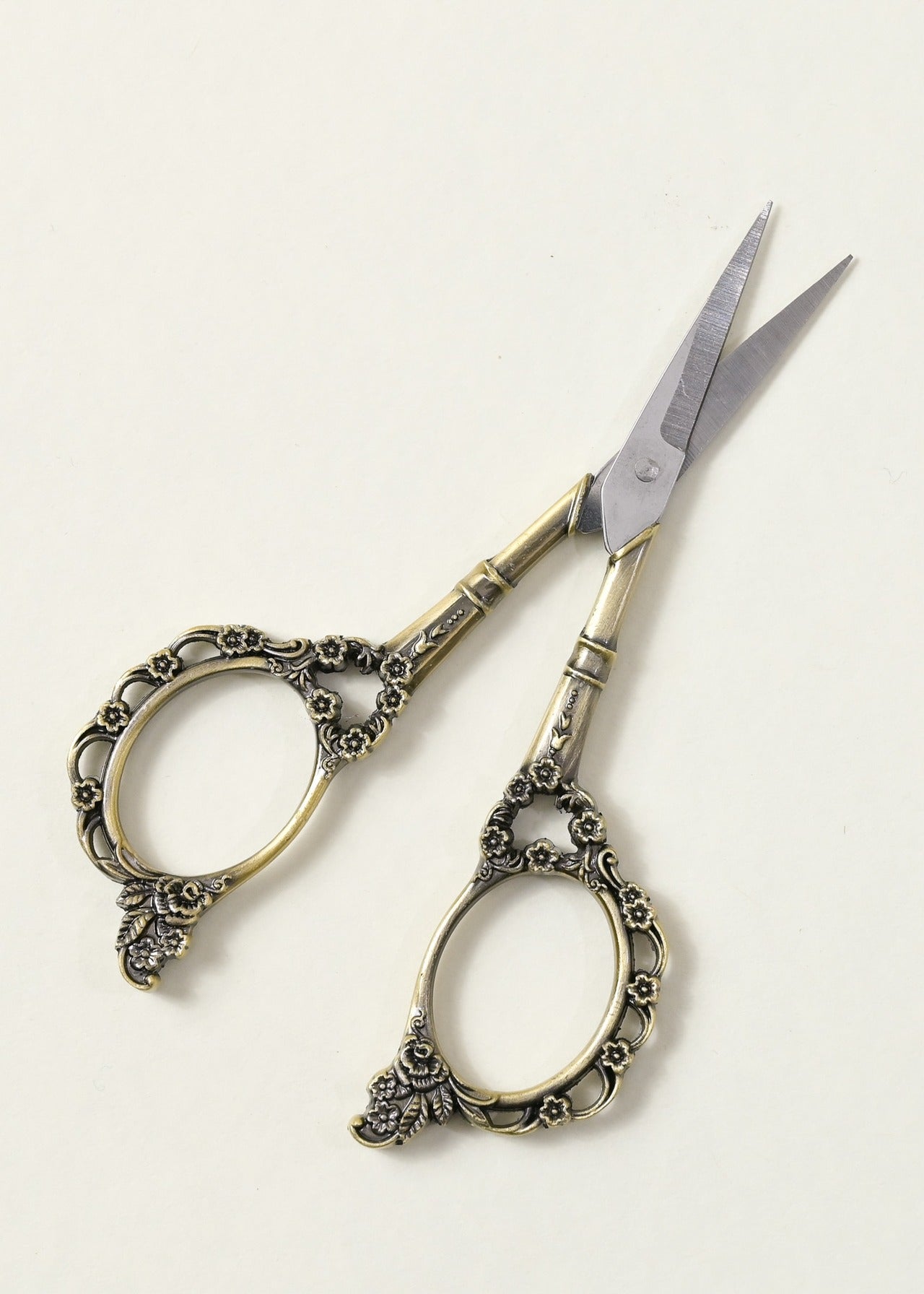 デザインシザー　おしゃれハサミ　花柄　オシャレハサミ アンティーク風ハサミ
