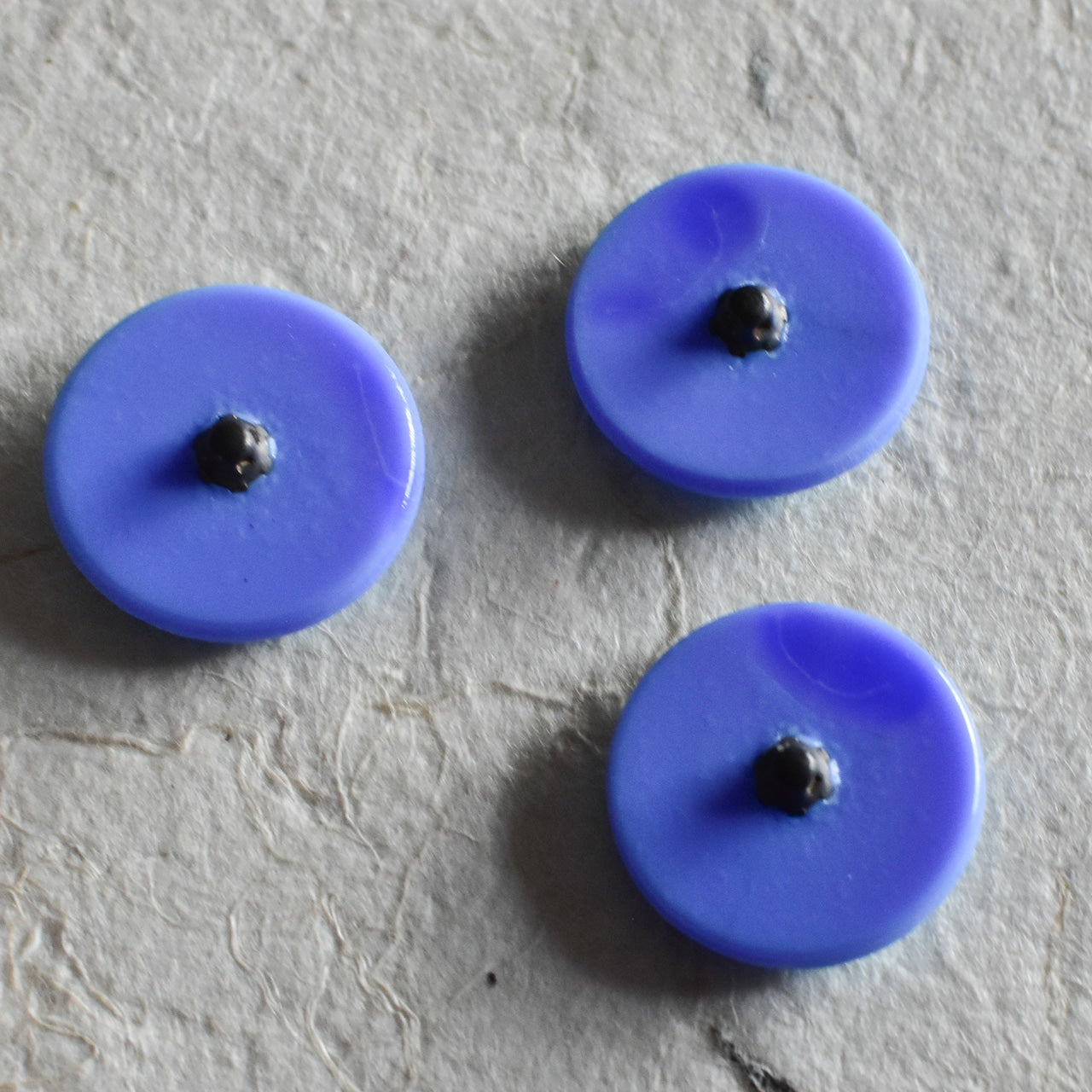 アンティークチェコガラスボタン 鳥　27ミリ　ガラス製　チェコボタン　ブルー