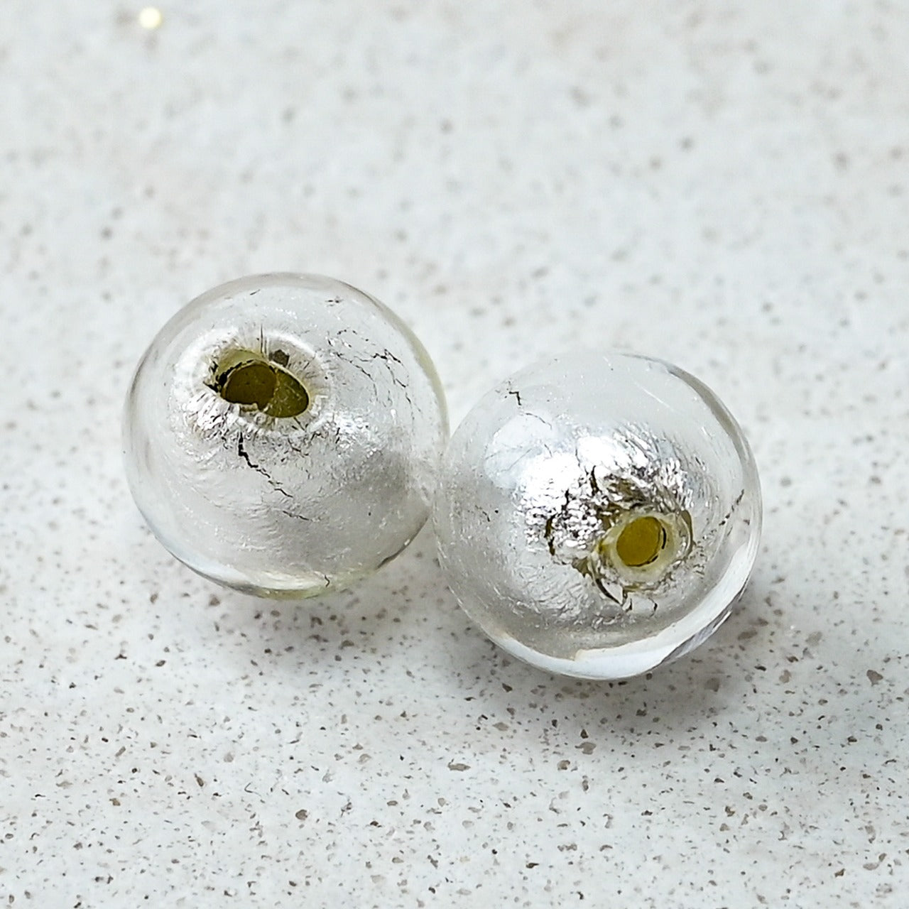 ベネチアンガラスビーズ　８㎜　シルバーフォイル