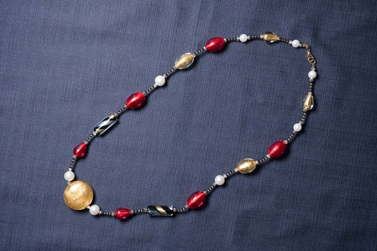 上品なベネチアンガラスのネックレス