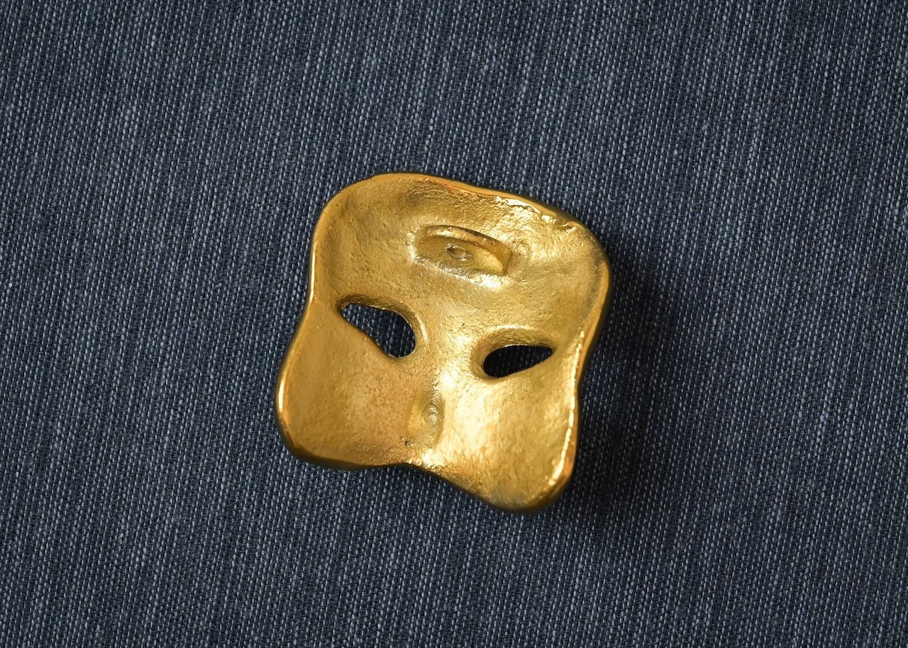 真鍮製　ベネチアンマスクの形の置物　個性的アイテム　レア品