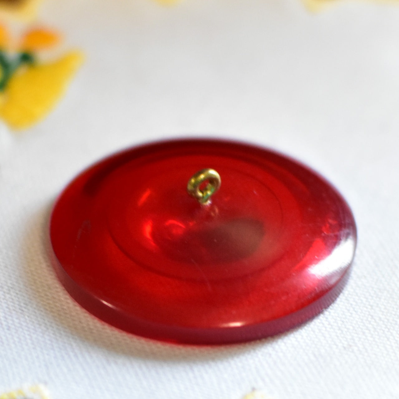 フランスのヴィンテージボタン　レッド