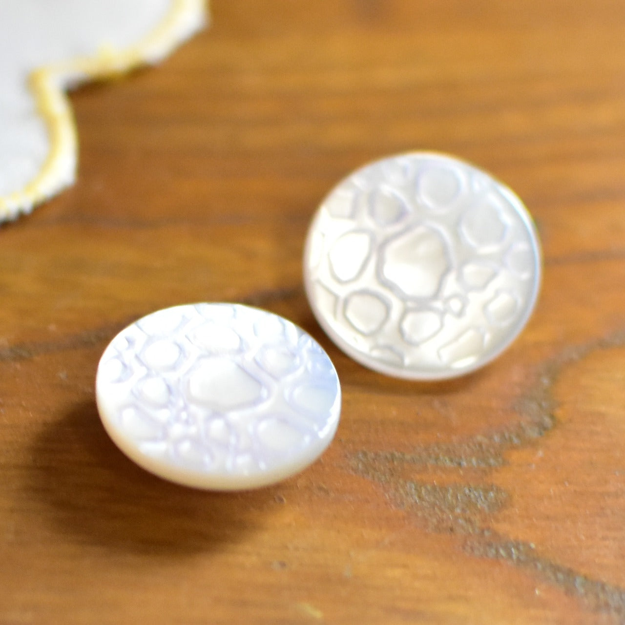 フランスのヴィンテージボタン パステル　2個セット