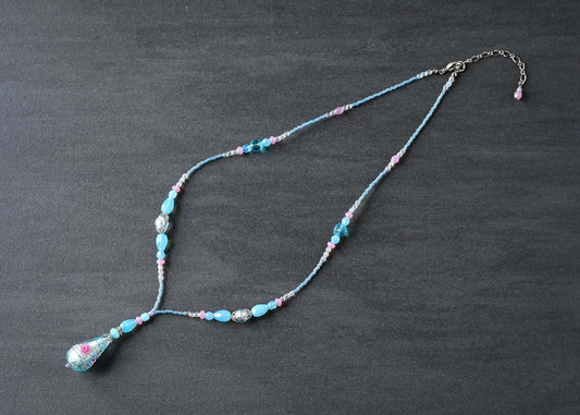 フィオラートビーズのネックレス　しずくの花柄ビーズ　ボリュームネックレス