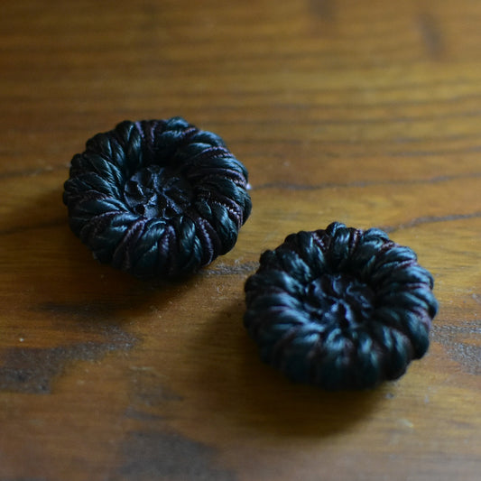 フランスのヴィンテージボタン　糸巻ボタン