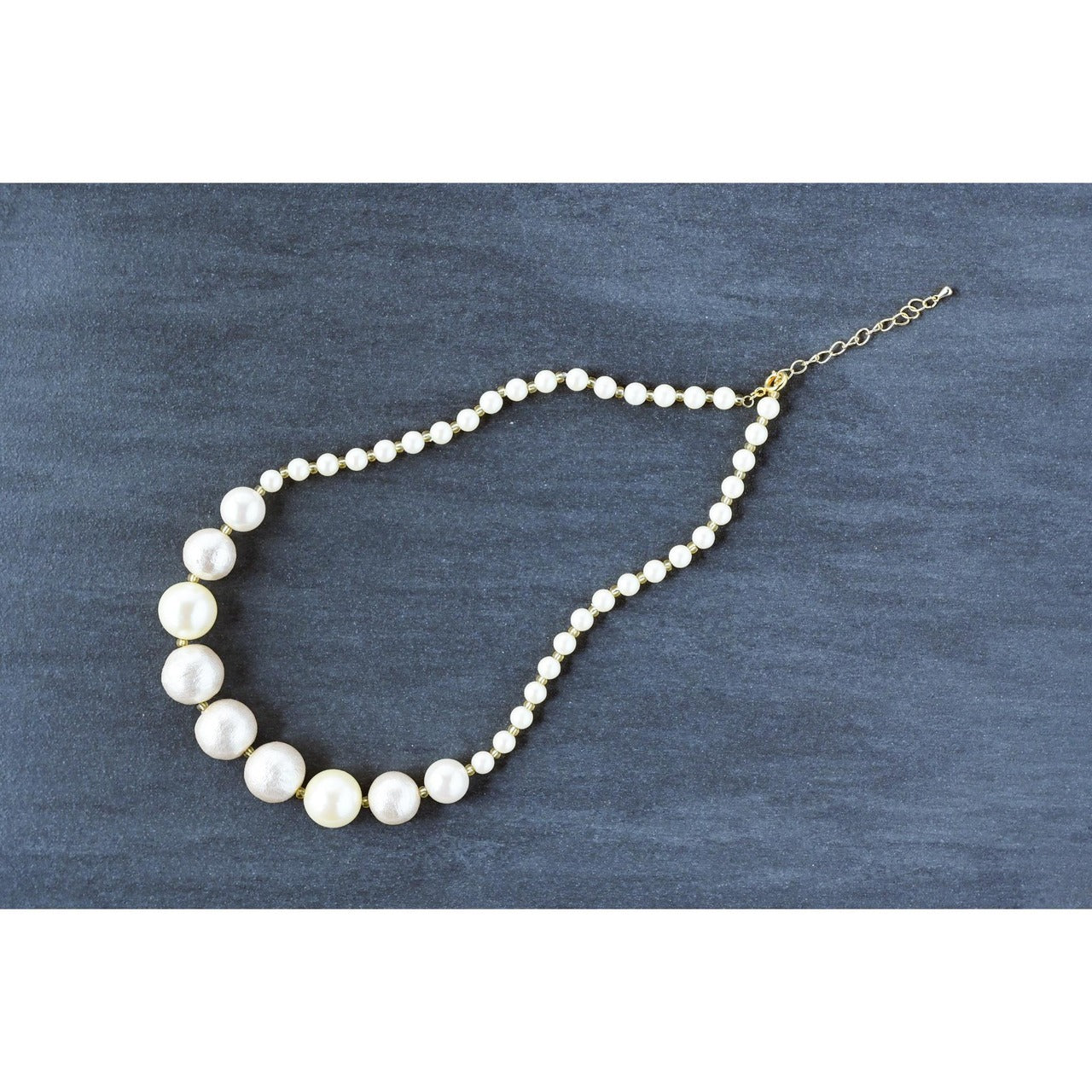 コットンパールとガラスパールのネックレス
