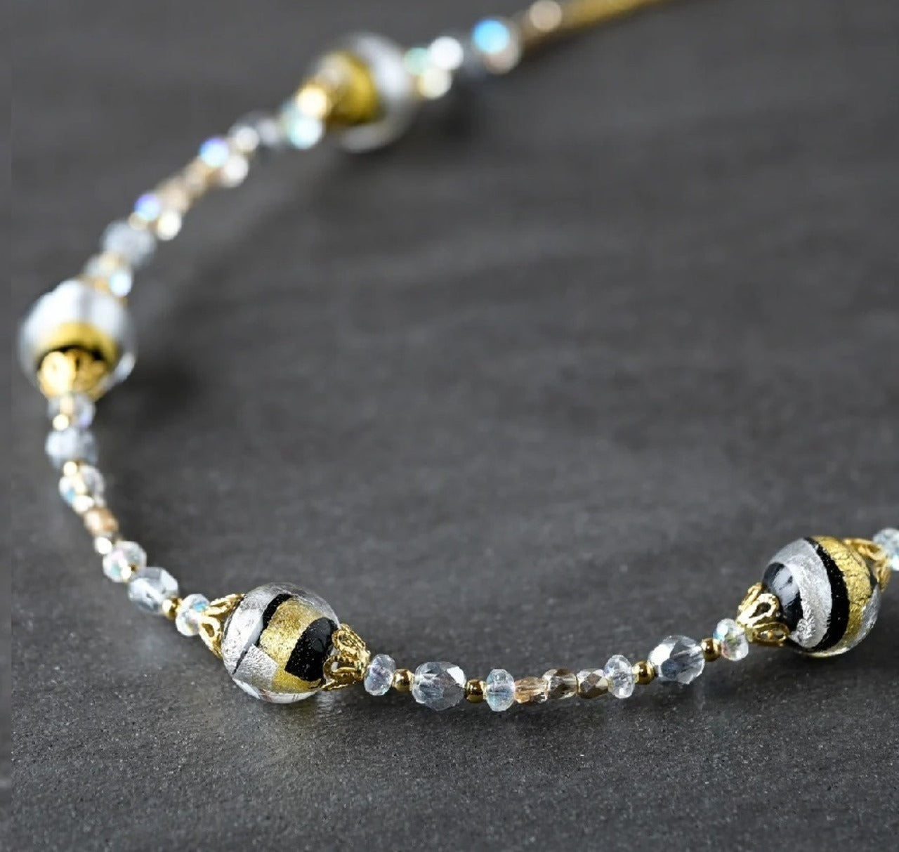 シックなベネチアンガラスのネックレス　プレゼント