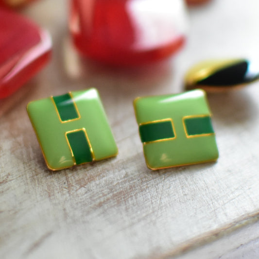 フランスのヴィンテージボタン　正方形　グリーン　メタルボタン  1.4センチ