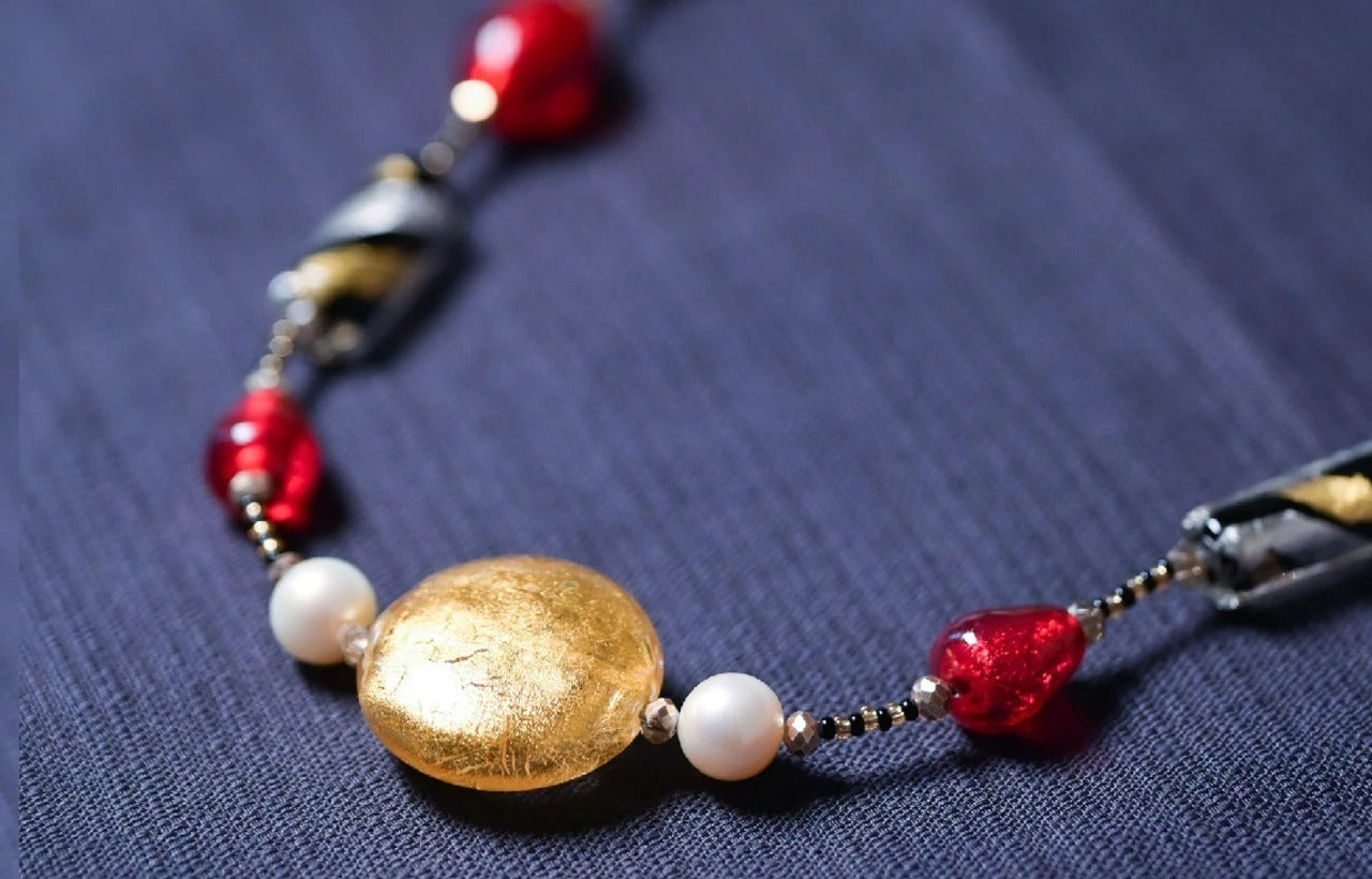 上品なベネチアンガラスのネックレス