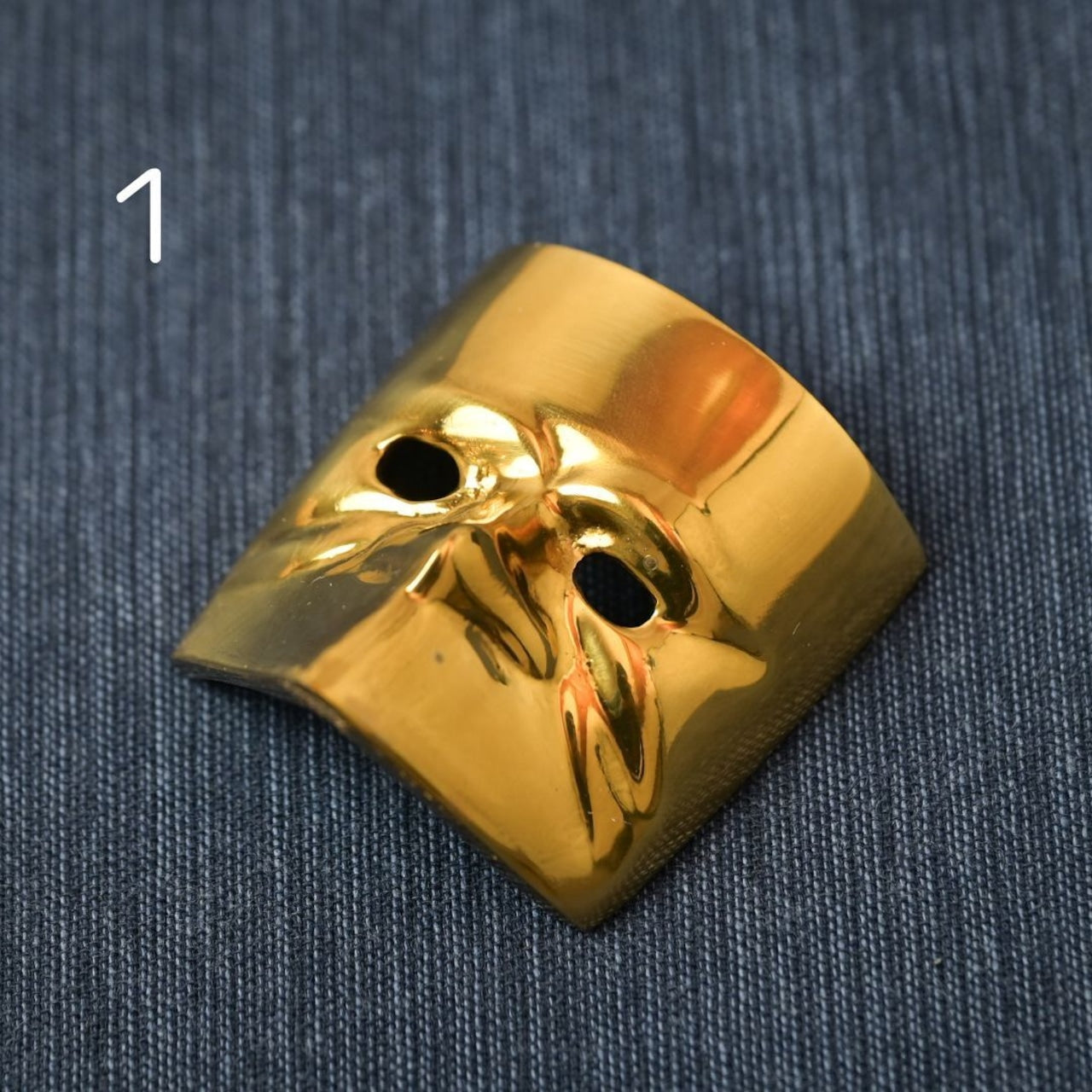 真鍮製　ベネチアンマスクの形の置物　個性的アイテム　レア品