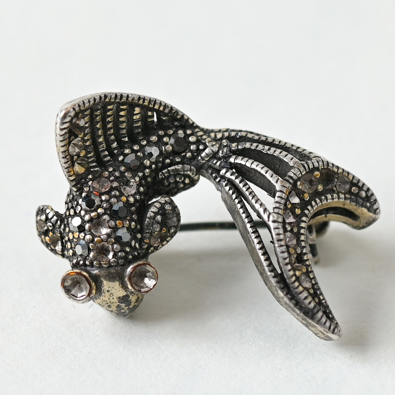 【ヴィンテージ・ソ連】金魚モチーフのブローチ／東ヨーロッパ製／2.5×2cm