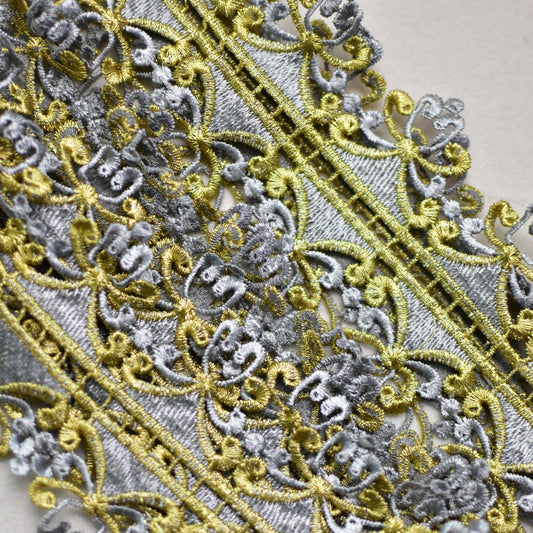 シルバー×ゴールドの立体刺繍リボン（幅8cm・1メートル）