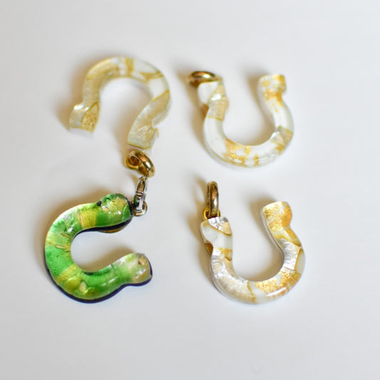 ベネチアンガラス　ペンダントトップ　馬の蹄型　ラッキーホース